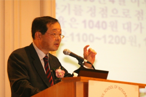 11일 강남 리츠칼튼호텔에서 진행된 서울과학종합대학원 4T CEO 조찬세미나에서 김일섭 딜로이트안진회계법인 회장이 