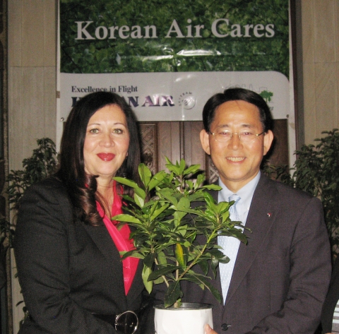 대한항공은 글로벌 식림활동(Global Tree Planting Project)의 일환으로 몽골과 중국에 이어 내년부터 LA에서도 나무심기 활동을 펼친다. 12월 4일(현지시각) 