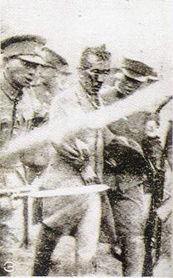『대판조일신문』1932년 5월 1일자 호외(사진 제목 - 체포된 범인 윤봉길을 연행‘)