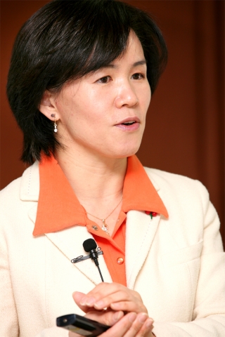 노벨과 개미 교수닷컴이 2008년 12월 16일 화요일 오전 10시 30분부터 12시까지 노벨빌딩 10층 대회의실에서 ‘우리 아이 선생님과 일촌 맺기’ 라는 주제로 개최한 ‘부모 