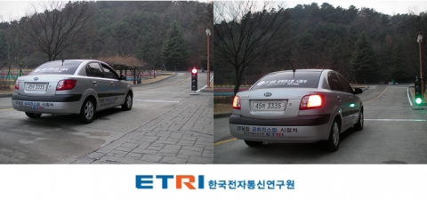 신호등에 따라 차량 엔진 시동이 자동으로 꺼지고 켜지는 모습