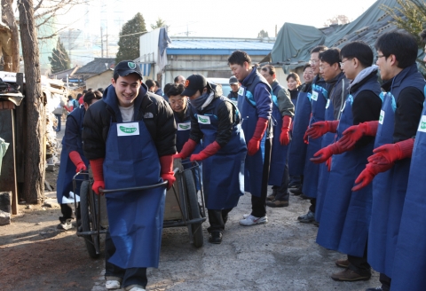 KB국민은행, 사랑의 연탄 나눔 봉사활동 펼쳐