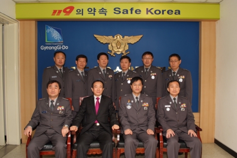 서효원 경기도 행정2부지사는 18일 경기도 제2소방재난본부를 방문하여 2009년 주요업무보고를 받고 주요 간부들과 함께 기념촬영을 했다.