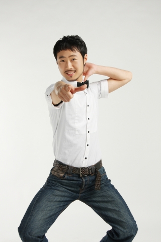 중대장 쫄핑크댄스는 서태지닷컴에 베스트 동영상으로 선정되었으며 유명 포털사이트 메인에 &#039;중대장 쫄핑크댄스&#039; 라는 타이틀로 소개되어 하루 만에 수