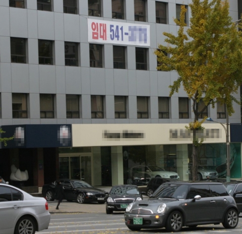 점포 매물 1년 새 214% ‘폭증’…창업자 급감, 권리금도 16% 감소
