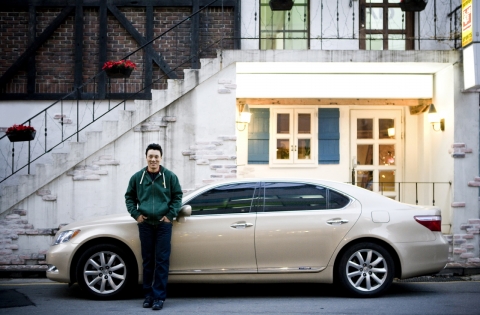 렉서스, 이승엽 선수에게 LS600hL 하이브리드 차량 전달