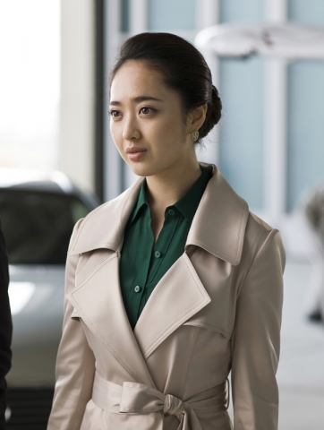 ‘작전’ 영화 속 의상으로 보는 ‘커리어 우먼’ 김민정의 색다른 매력