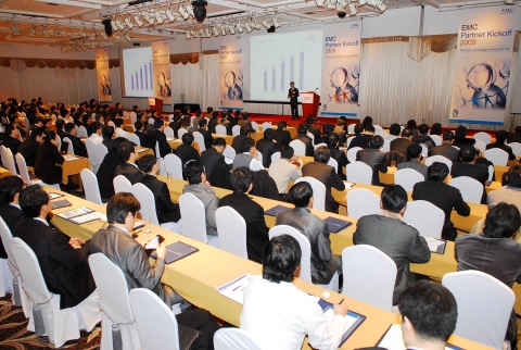 한국EMC가 5일 코엑스인터컨티넨털호텔에서 ‘2009년 EMC 파트너 킥오프 행사’를 개최하고, 올해 주요 사업 전략과 파트너 정책을 공유했다.