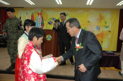 현대택배, 자매마을 ‘대성동 초등학교’ 졸업식 참석