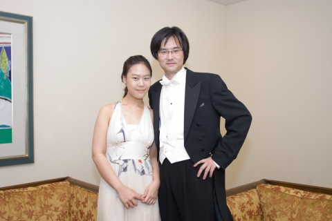 연주를 마친 지휘자 박영민과 피아니스트 손열음