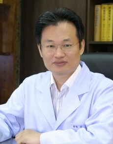 윤앤송한의원 김용국 원장