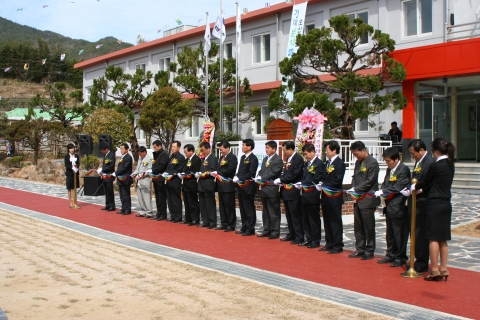 경상남도 거제시 둔덕면내 폐교 둔덕초등학교를 리모델링 후 거림권역내 체험프로그램과 휴양시설로 탈바꿈한 둔덕시골 농촌체험센터 개소식