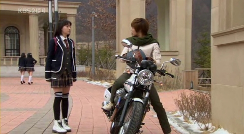 꽃남 드라마에서 김현중이 탄  ‘모토구찌(Moto Guzzi)’