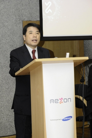 삼성전자 네트워크사업부 김운섭 부사장이 LRTC 모바일 와이맥스 개통식에서 축사를 하고 있다. 리투아니아 교통통신부 차관을 비롯한 국가 주요 인사 200여명이 참석했다.