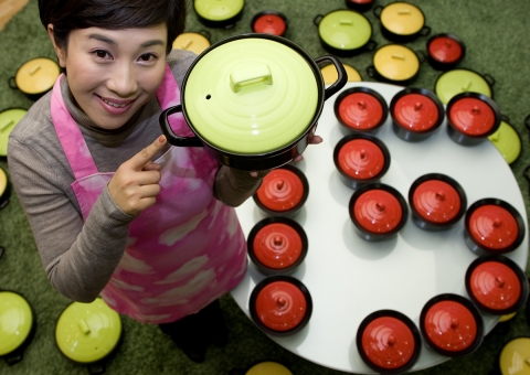 불황기 소비자들의 관심을 끌기 위한 기발한 프로모션 아이디어가 쏟아지고 있는 가운데 GS홈쇼핑(대표 허태수)은 오는 15일(일) 하루 동안 ‘3월의 해피 플러스’ 특집 방송을 실시