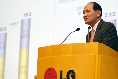 LG전자 남용 부회장이 13일 열린 주주총회에서 지난해 사업성과에 대해 발표하고 있다.
