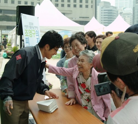 영구스피자 조영구 대표, 14일 성북구 석관고에서 ‘사랑의 피자봉사단’ 활동