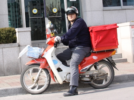 공사장에 불…집배원이 막았다