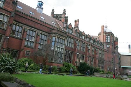 주한 영국문화원은 오는 3월 27일 주한영국문화원에서 영국 뉴캐슬대학교 (Newcastle University) 크리스토퍼 젱스(Christopher Jenks, 사진) 교수가 ‘영국과 미국의 TESOL의 차이’에 대한 강연과 함께 뉴카슬대학교에서 제공하는 응용언어학, 테솔 분야 학위과정, 입학요건, 지원절차 등에 대한 설명회를 갖는다고 24일 밝혔다.