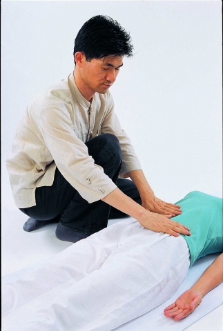 한국힐링타오협회 이여명 회장의 장기마사지 힐링(healing) 모습