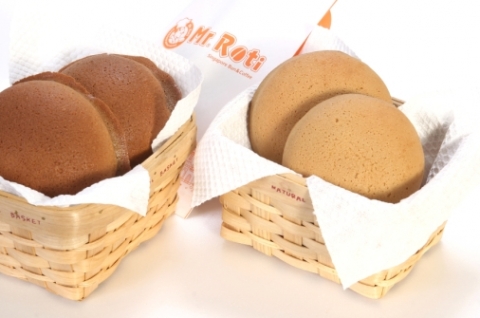 미스터로티의  ‘커피번(Coffee bun)’과 초코향의 크림을 토핑 한  ‘초코번(Choco bun)’