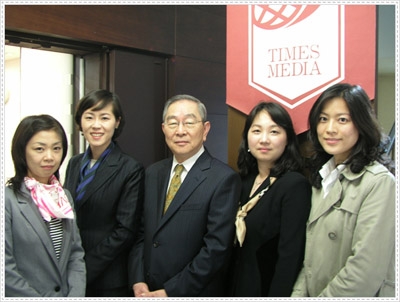 KHC교육연구소 임지민소장 그리고 국제통역사절단협회 박미진원장과 임직원 일동
