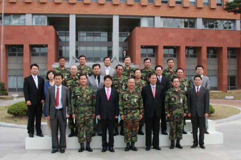 서울디지털대학교(총장 조백제)가 육군교육사령부(사령관 한기호)와 온라인 군사 교육과정을 공동으로 개발한다.