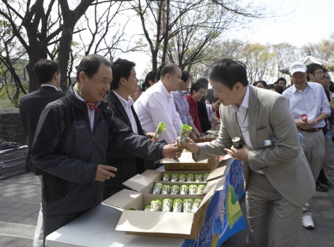 CJ제일제당, “불황일수록 직원 사기는 살려야죠”