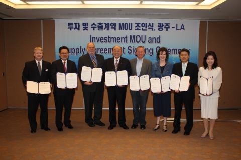 박광태 광주시장이 음향 칩 생산업체인 인빅스사 등과 투자 및 수출계약 MOU를 체결했다.