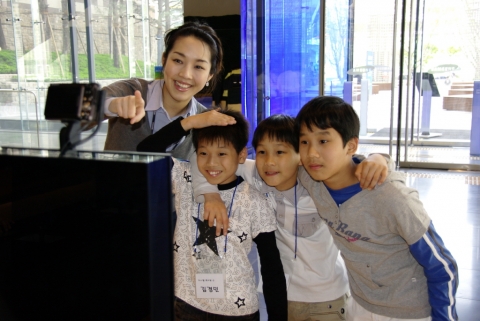 삼성딜라이트 10만명 방문 기념, 장애 청소년 초청 ‘디지털 봄나들이’ 행사 개최