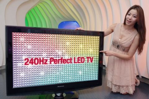 LG전자가 국내 최초로 240헤르쯔(Hz) LED TV를 선보였다. 이 제품은 직하 (Direct) 방식으로 960개 LED가 화면 전체에 골고루 퍼져 발광하기 때문에 더 밝고, 