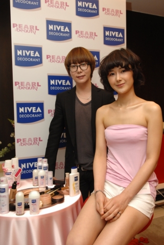 <부드럽게 빛나는 바디 메이크업 받고 펄앤뷰티 발랐어요>
