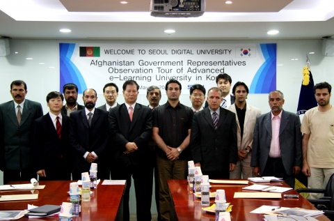 아프가니스탄 공무원이 온라인 교육 시스템 견학을 위해 서울디지털대학교를 방문했다.