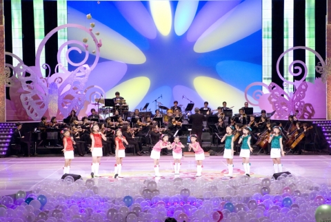 KBS홀에서 개최된 제24회 초록동요제에서 대상을 수상한 경기지역 대표 '축복의 아이들' 중창단이 공연하는 모습