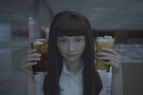 ‘태봉이’ 윤상현, 이나영과 ‘맥심 아이스 커피믹스’ CF 촬영