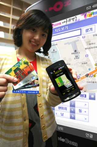 LG텔레콤(사장 정일재 / www.lgtelecom.com)이 휴대폰을 이용해 교통카드, 신용카드, 멤버십카드는 물론 학생증 등의 기능까지 하나의 칩에 통합해 제공하는 ‘모바일칩’