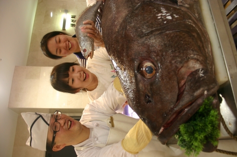 현대백화점, 바다의 날 ‘2m돗돔’ 판매