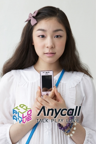 전자가 슬림한 미니 디자인에 블로그처럼 편집 가능한 다이어리 기능을 가진 풀터치스크린폰 '연아의 햅틱(SCH-W770, SPH-W7700/W7750)'을 출시한다