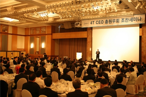 5월 7일 JW메리어트 호텔 그랜드볼룸에서 열린 서울과학종합대학원 4T CEO 총원우회 조찬세미나 전경.