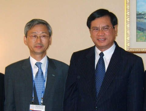 한국거래소 이정환 이사장, 부아손 부파반 라오스 총리 면담