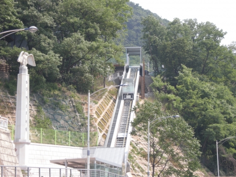 남산에 국내 최초 실외형 경사 엘리베이터 설치