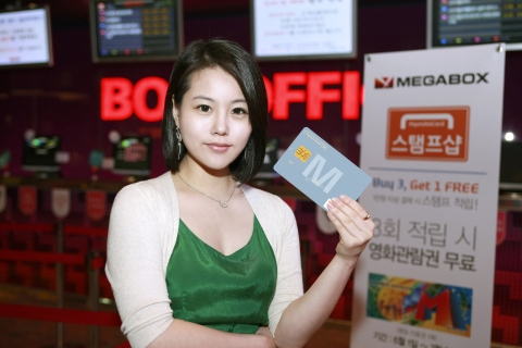 현대카드가 메가박스와 전략적 제휴를 맺고, 메가박스 이용 횟수에 따라 보너스 영화관람권을 지급하는 ‘메가박스 스탬프샵 서비스’를 시행한다고 밝혔다.