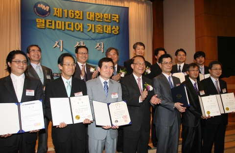 방송통신위원회가 주최하는 제16회 대한민국 멀티미디어 기술대상 시상식이 최시중 방송통신위원회 위원장과 정보통신 제조업체 대표 등이 참석한 가운데 11일 오후 3시 한국경제신문사 다