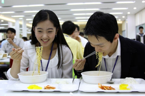 삼성전기, 6년째 ‘분식(粉食)’으로 사랑 전파