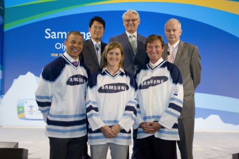Mr. Gyehyun Kwon, Vice President of Samsung Electronics, Honourable Gordon Campbell, Premier of Brit