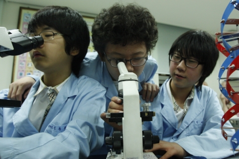 국제 과학인재 양성학교 학생 활동모습