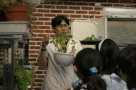 한국생명과학연구소(한생연) 과학 특강 진행 모습