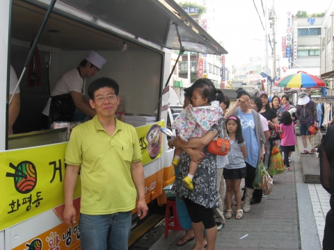 “시원한 냉면이 여기있소”…화평동 왕냉면, ‘왕냉면차 무료 시식회’ 실시