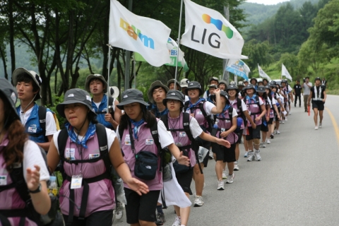 2009 대한민국 희망원정대의 힘찬 도보 모습