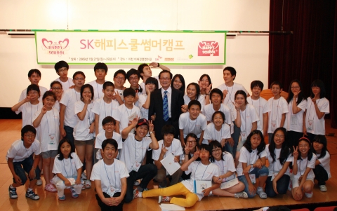 SK텔레콤은 27일부터 29일까지 경기도 이천 SK텔레콤 미래경영연구원에서 SK해피스쿨 섬머캠프를 개최했다. SK해피스쿨은 취약계층 청소년들에게 문화예술교육을 제공하는 프로그램으로
